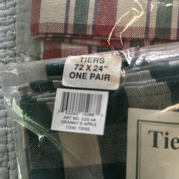 Park Imports Curtain Bundle 2 Valances & 2 Pairs of Tiers. - Picture 6 of 16